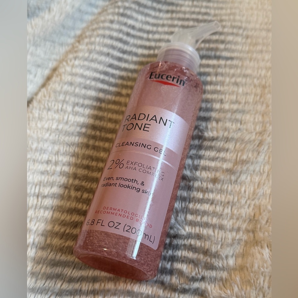 Eucerin Radiant Tone Cleansing Gel 2% Exfoliating AHA Complex 6.8 FL OZ New - Picture 2 of 6
